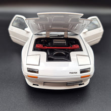 Load image into Gallery viewer, Explorafind 1989 Mazda RX-7 White 1:24 Die Cast Car