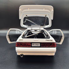 Load image into Gallery viewer, Explorafind 1989 Mazda RX-7 White 1:24 Die Cast Car