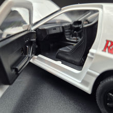 Load image into Gallery viewer, Explorafind 1989 Mazda RX-7 White 1:24 Die Cast Car