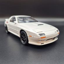 Load image into Gallery viewer, Explorafind 1989 Mazda RX-7 White 1:24 Die Cast Car