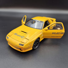 Load image into Gallery viewer, Explorafind 1989 Mazda RX-7 Yellow 1:24 Die Cast Car