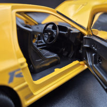 Load image into Gallery viewer, Explorafind 1989 Mazda RX-7 Yellow 1:24 Die Cast Car