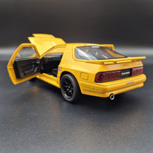 Load image into Gallery viewer, Explorafind 1989 Mazda RX-7 Yellow 1:24 Die Cast Car