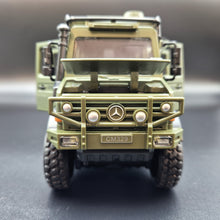 Load image into Gallery viewer, Explorafind 2000 Mercedes Benz Unimog Off Road RV Army Green 1:32 Die Cast Truck