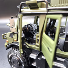 Load image into Gallery viewer, Explorafind 2000 Mercedes Benz Unimog Off Road RV Army Green 1:32 Die Cast Truck