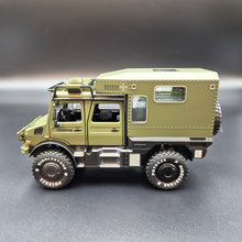 Load image into Gallery viewer, Explorafind 2000 Mercedes Benz Unimog Off Road RV Army Green 1:32 Die Cast Truck