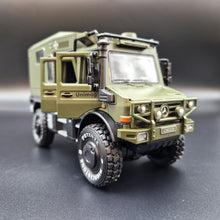Load image into Gallery viewer, Explorafind 2000 Mercedes Benz Unimog Off Road RV Army Green 1:32 Die Cast Truck