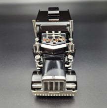 Load image into Gallery viewer, Explorafind 2010 Peterbilt 389 AeroCab Style Truck Black 1:24 Die Cast Truck