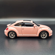Load image into Gallery viewer, Explorafind 2010 Volkswagen New Beetle Pink 1:32 Die Cast Car