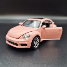 Load image into Gallery viewer, Explorafind 2010 Volkswagen New Beetle Pink 1:32 Die Cast Car