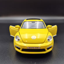 Load image into Gallery viewer, Explorafind 2010 Volkswagen New Beetle Yellow 1:32 Die Cast Car