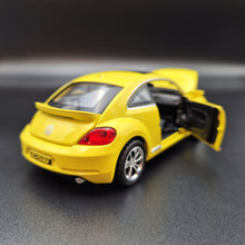 Load image into Gallery viewer, Explorafind 2010 Volkswagen New Beetle Yellow 1:32 Die Cast Car