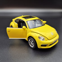 Load image into Gallery viewer, Explorafind 2010 Volkswagen New Beetle Yellow 1:32 Die Cast Car
