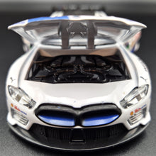 Load image into Gallery viewer, Explorafind 2018 BMW M8 GTE #82 2018-19 FIA WEC Race Car White 1:32 Die Cast Car