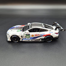 Load image into Gallery viewer, Explorafind 2018 BMW M8 GTE #82 2018-19 FIA WEC Race Car White 1:32 Die Cast Car