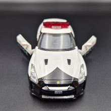 Load image into Gallery viewer, Explorafind 2018 Nissan GT-R Police Car White/Black 1:32 Die Cast Car