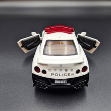 Load image into Gallery viewer, Explorafind 2018 Nissan GT-R Police Car White/Black 1:32 Die Cast Car