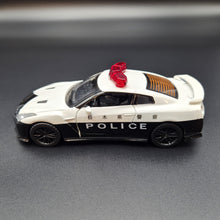 Load image into Gallery viewer, Explorafind 2018 Nissan GT-R Police Car White/Black 1:32 Die Cast Car