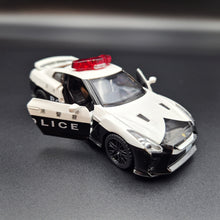 Load image into Gallery viewer, Explorafind 2018 Nissan GT-R Police Car White/Black 1:32 Die Cast Car