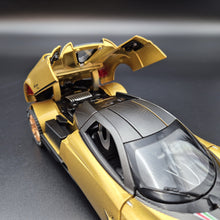 Load image into Gallery viewer, Explorafind 2018 Pagani Huayra Gold 1:24 Die Cast Car