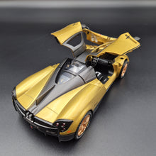 Load image into Gallery viewer, Explorafind 2018 Pagani Huayra Gold 1:24 Die Cast Car