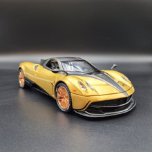 Load image into Gallery viewer, Explorafind 2018 Pagani Huayra Gold 1:24 Die Cast Car
