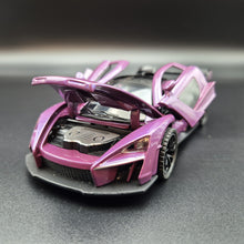 Load image into Gallery viewer, Explorafind 2019 McLaren Senna Purple 1:32 Die Cast Car