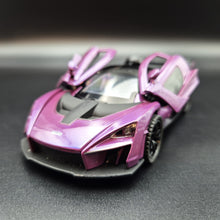 Load image into Gallery viewer, Explorafind 2019 McLaren Senna Purple 1:32 Die Cast Car