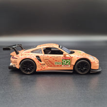 Load image into Gallery viewer, Explorafind 2019 Porsche 911 RSR Pink 1:32 Die Cast Race Car
