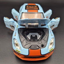 Load image into Gallery viewer, Explorafind 2019 Porsche Panamera S Gulf Blue 1:24 Die Cast Car