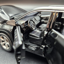Load image into Gallery viewer, Explorafind 2019 Toyota Highlander Black 1:32 Die Cast Car