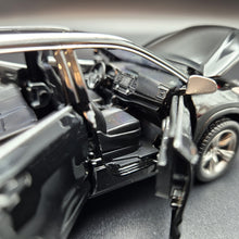 Load image into Gallery viewer, Explorafind 2019 Toyota Highlander Black 1:32 Die Cast Car