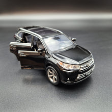 Load image into Gallery viewer, Explorafind 2019 Toyota Highlander Black 1:32 Die Cast Car