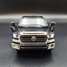 Load image into Gallery viewer, Explorafind 2019 Toyota Tundra Black 1:32 Die Cast Car