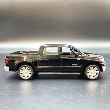 Load image into Gallery viewer, Explorafind 2019 Toyota Tundra Black 1:32 Die Cast Car