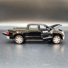 Load image into Gallery viewer, Explorafind 2019 Toyota Tundra Black 1:32 Die Cast Car