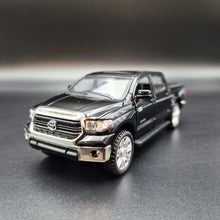 Load image into Gallery viewer, Explorafind 2019 Toyota Tundra Black 1:32 Die Cast Car