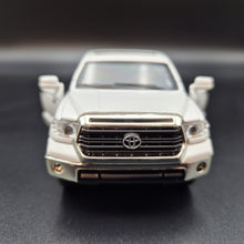 Load image into Gallery viewer, Explorafind 2019 Toyota Tundra White 1:32 Die Cast Car