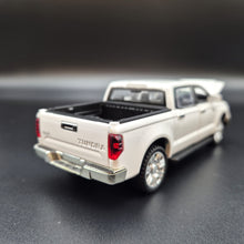 Load image into Gallery viewer, Explorafind 2019 Toyota Tundra White 1:32 Die Cast Car