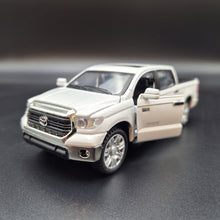 Load image into Gallery viewer, Explorafind 2019 Toyota Tundra White 1:32 Die Cast Car