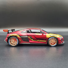 Load image into Gallery viewer, Explorafind 2020 Audi R8 V10 Red/Gold 1:24 Die Cast Car