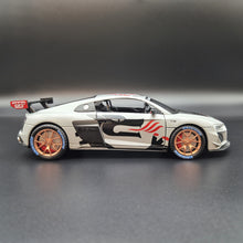 Load image into Gallery viewer, Explorafind 2020 Audi R8 V10 Matte Light Grey 1:24 Die Cast Car