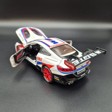 Load image into Gallery viewer, Explorafind 2020 BMW M8 GTE White 1:24 Die Cast Car