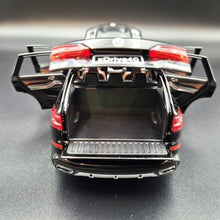 Load image into Gallery viewer, Explorafind 2020 BMW X5 Black 1:24 Die Cast Car