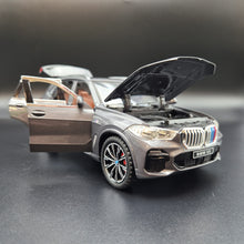 Load image into Gallery viewer, Explorafind 2020 BMW X5 Grey 1:24 Die Cast Car