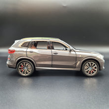 Load image into Gallery viewer, Explorafind 2020 BMW X5 Grey 1:24 Die Cast Car