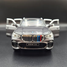 Load image into Gallery viewer, Explorafind 2020 BMW X5 Grey 1:24 Die Cast Car