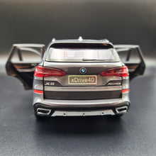 Load image into Gallery viewer, Explorafind 2020 BMW X5 Grey 1:24 Die Cast Car