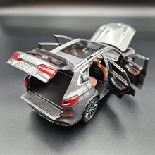 Load image into Gallery viewer, Explorafind 2020 BMW X5 Grey 1:24 Die Cast Car