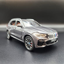 Load image into Gallery viewer, Explorafind 2020 BMW X5 Grey 1:24 Die Cast Car